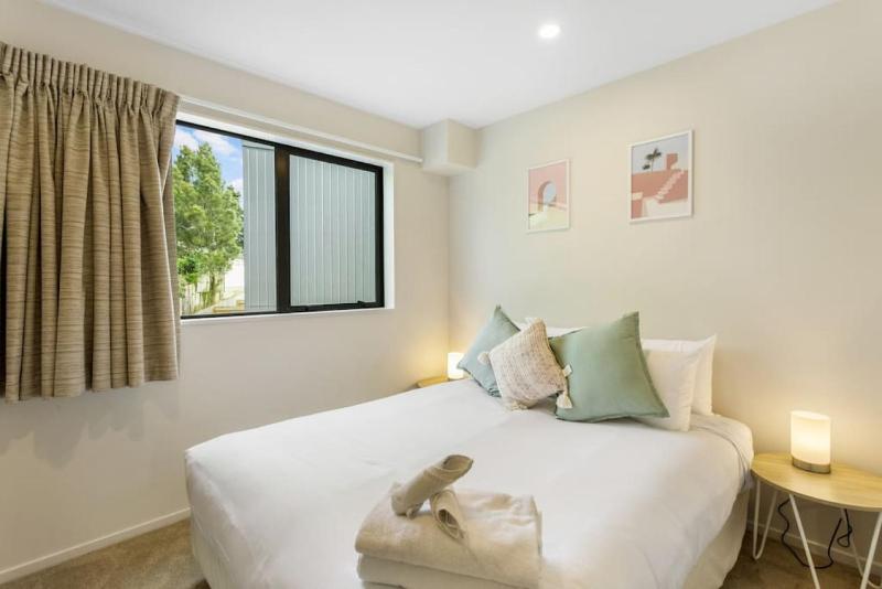 Urban Glow Townhouse with parking - image 3