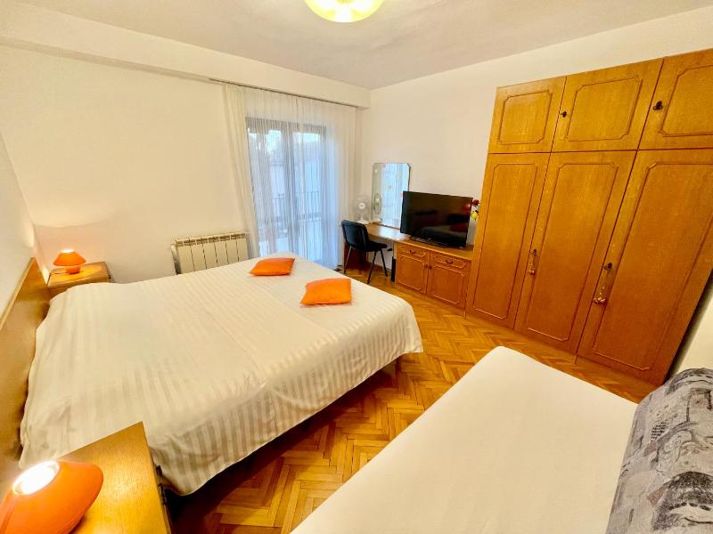 One-Bedroom Apartment image 2