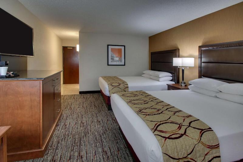Deluxe Queen Room with Two Queen Beds image 3