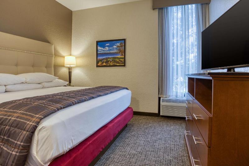 King Suite with Sofa Bed image 3