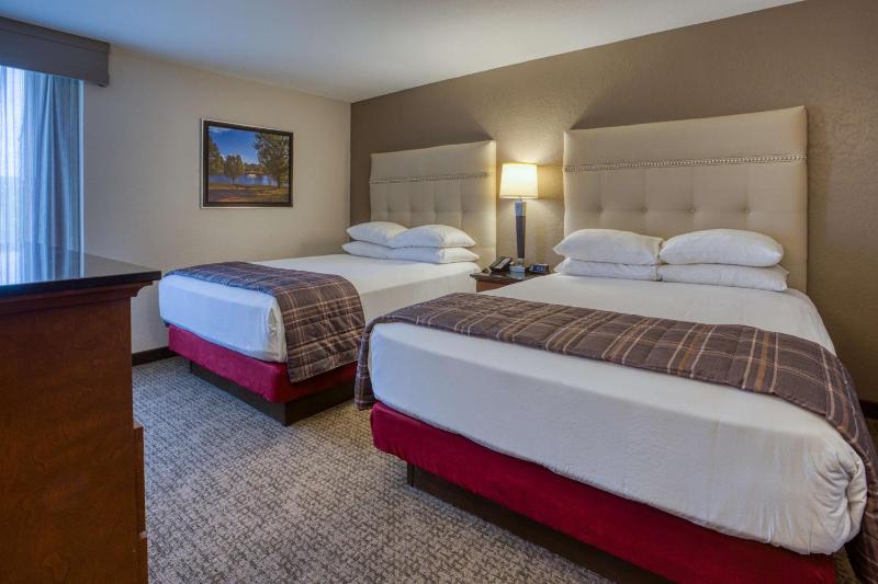 Queen Suite with Sofa Bed image 3