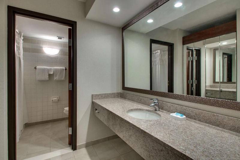 Deluxe King Room with Sofa Bed image 3
