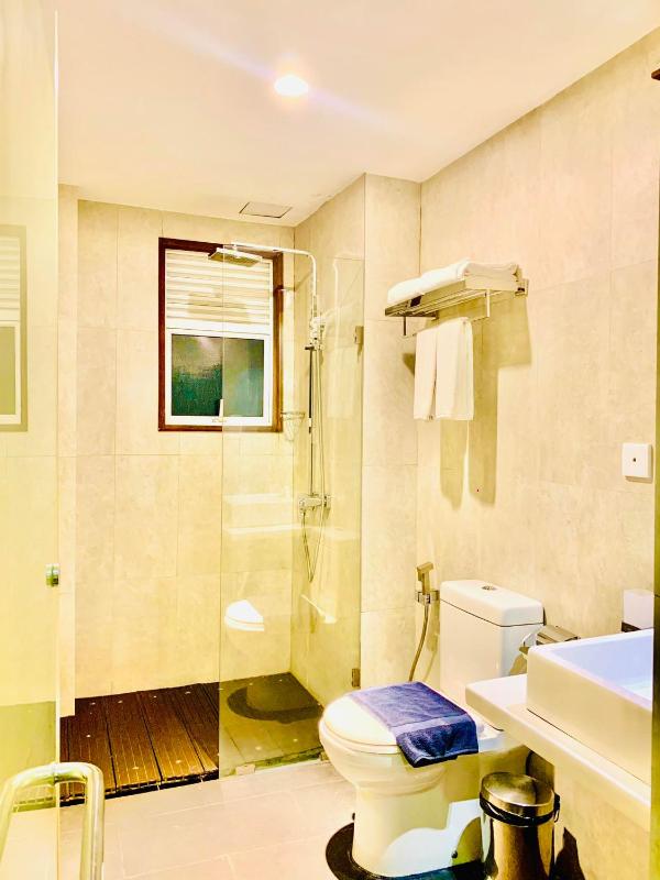 Family Room image 2