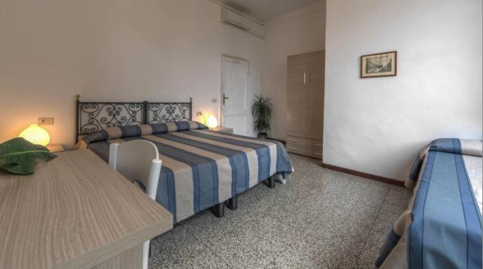 Double or Twin Room image 4