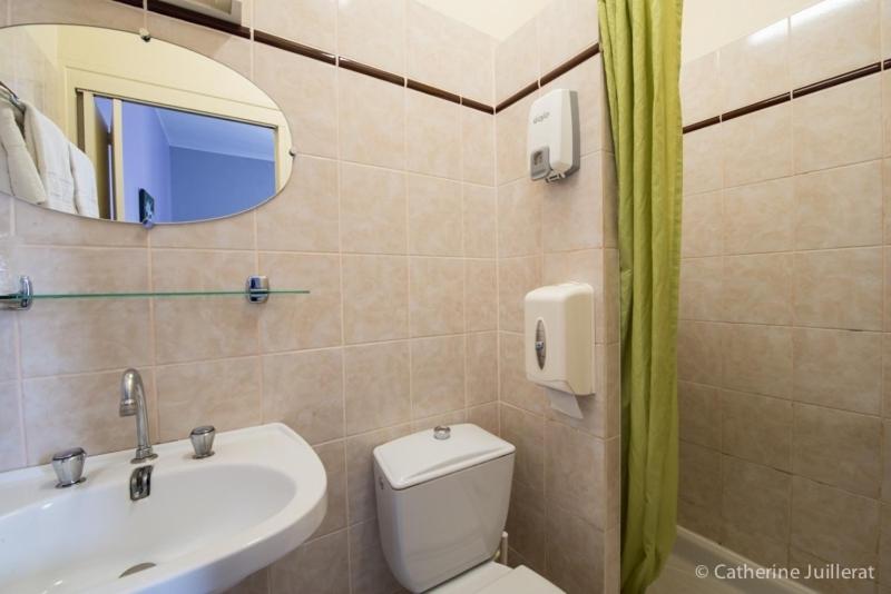 Double Room image 3