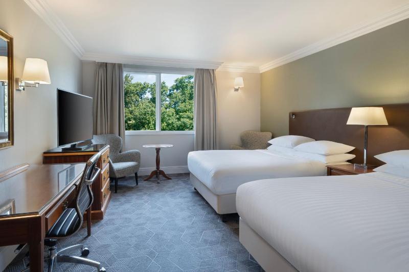 Family Room with Two Double Beds image 3