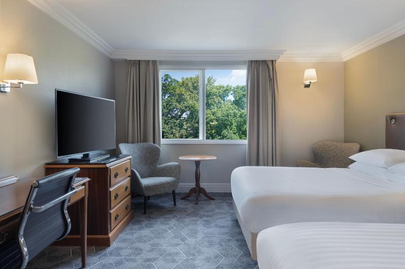 Family Room with Two Double Beds image 4