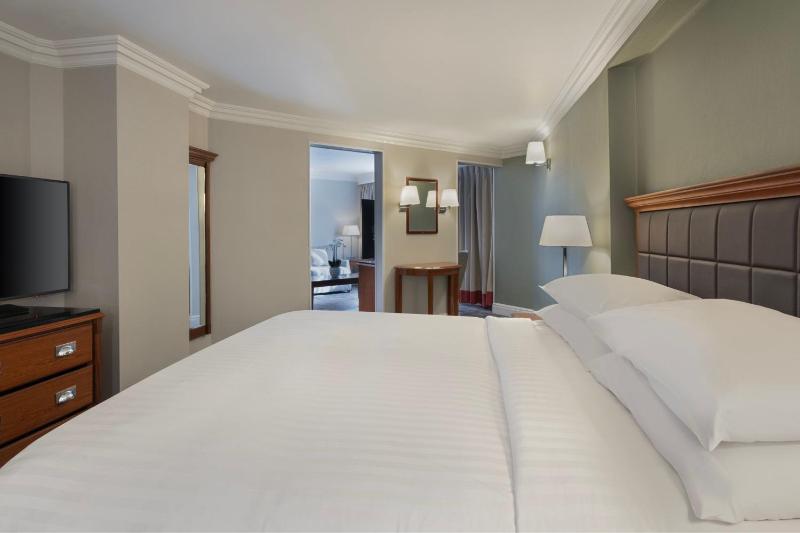 Queen Suite with Sofa Bed image 4