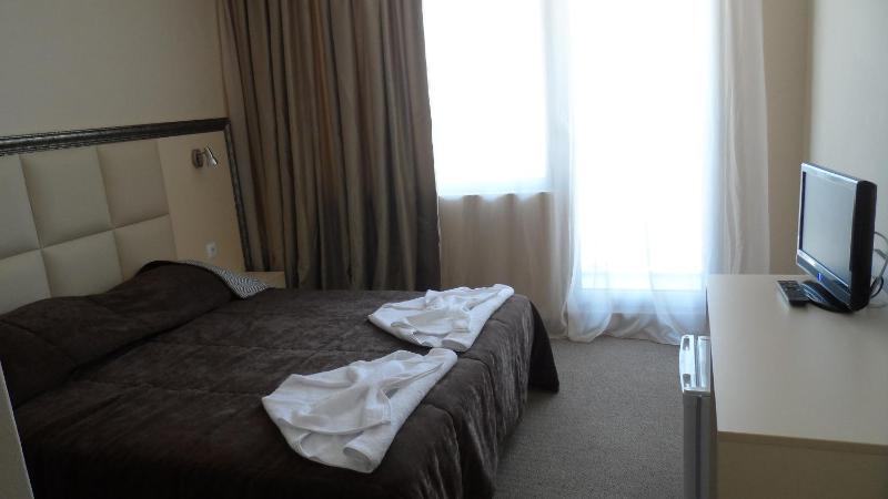 Double Room with Balcony image 3