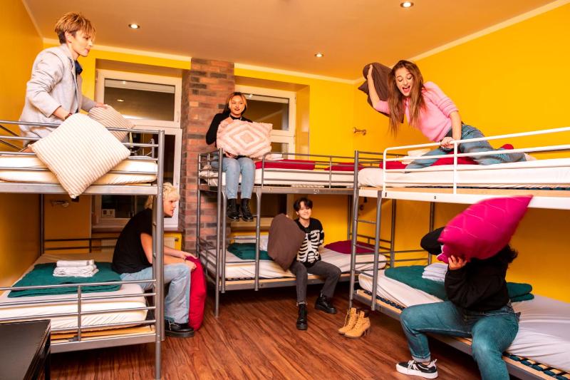 Bed in 6-Bed Mixed Dormitory Room image 3