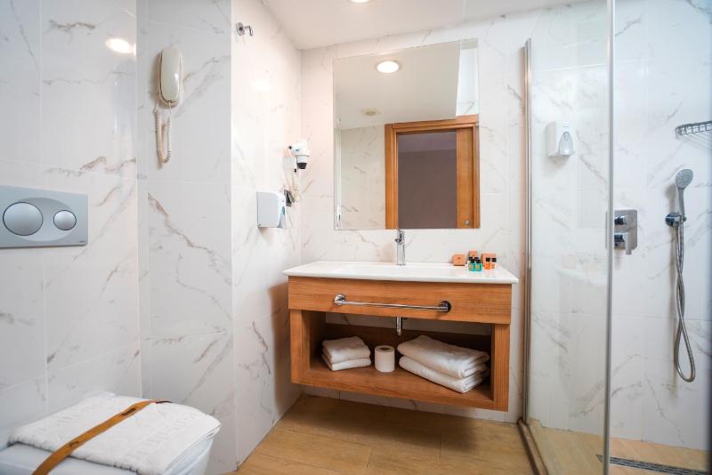 Double Room image 3