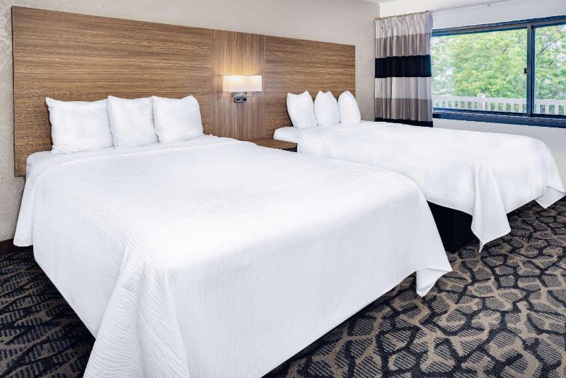 Double Room with Two Double Beds and Exterior Corridor - Non-Smoking image 1