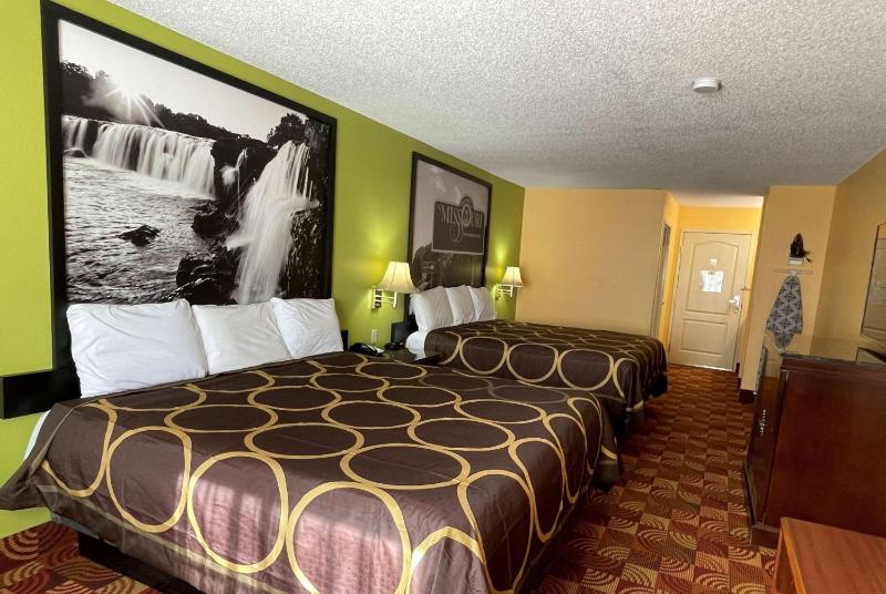 Room with Two King Beds - Non-Smoking image 4