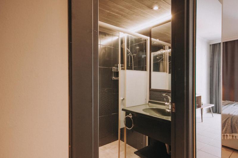 Suite with Sea View image 3