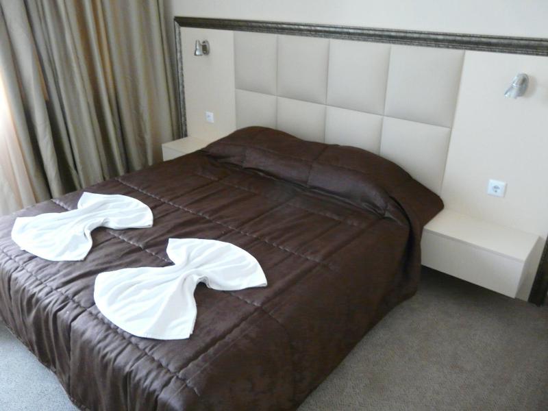 Double Room with Balcony image 2