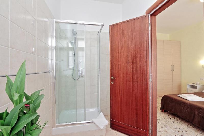 Double or Twin Room image 2