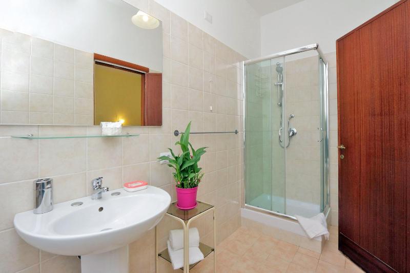 Double or Twin Room image 3