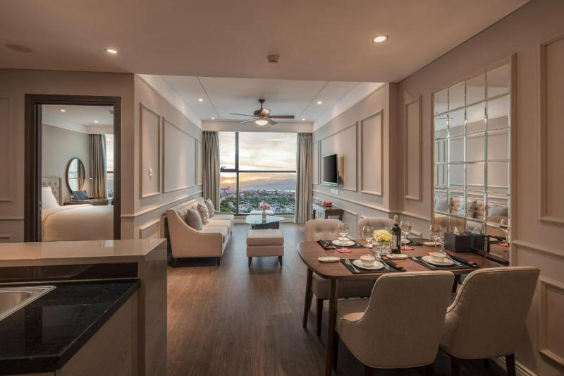 Luxury Apartment with Sea View - 1 minute to beach - image 8