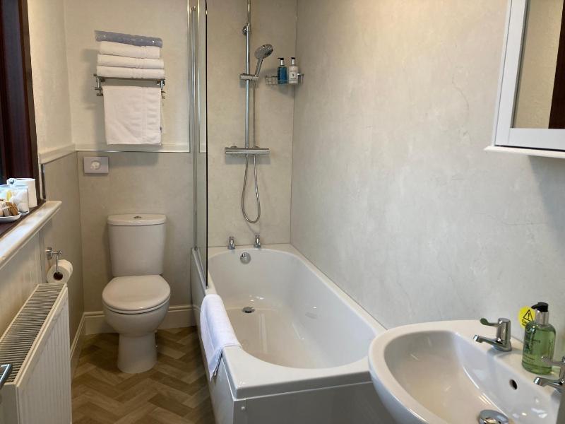 Standard Double Room image 3