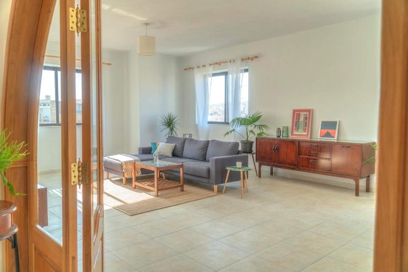 Double bedroom with ensuite in spacious corner apartment Images