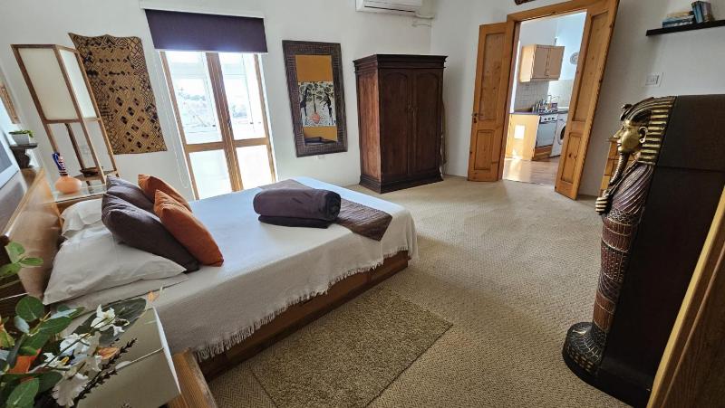 One-Bedroom Apartment image 2