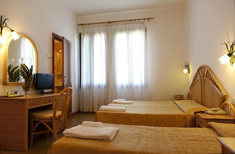 Triple Room image 2