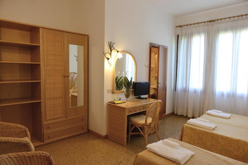 Triple Room image 3