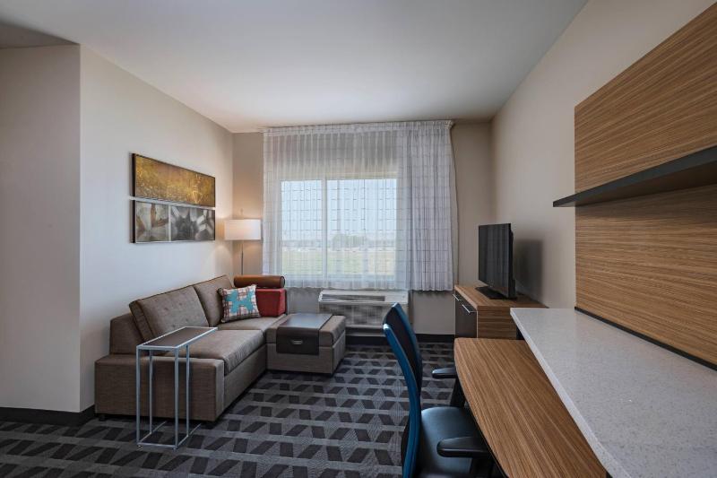 One-Bedroom Suite image 1