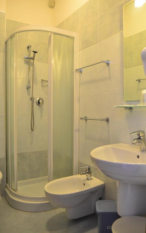Double Room with Late Check in image 3