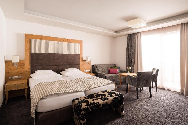 Superior Double Room with Balcony image 1