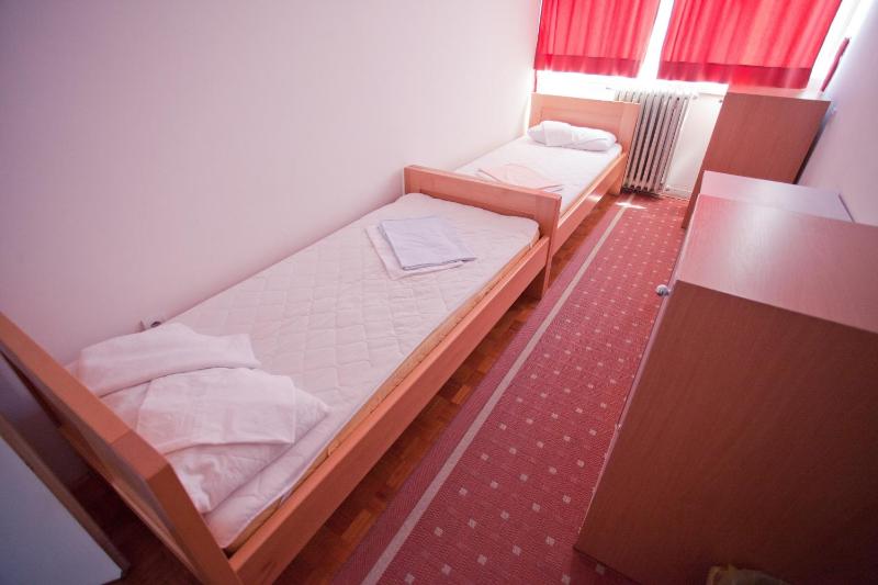 Twin Room with Shared Bathroom image 2