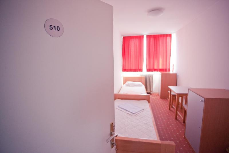Single Room with Shared Bathroom image 2