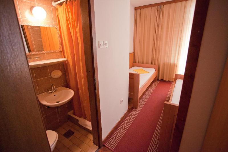 HI Hostel Zagreb - image 14