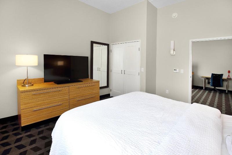 One-Bedroom Queen Suite image 3