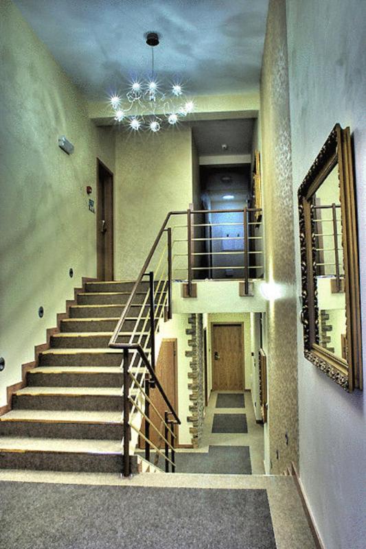 Hotel Rokoko Košice - free parking - image 7