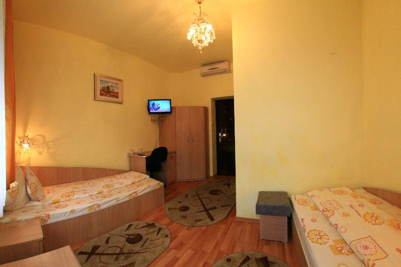 Double or Twin Room image 3