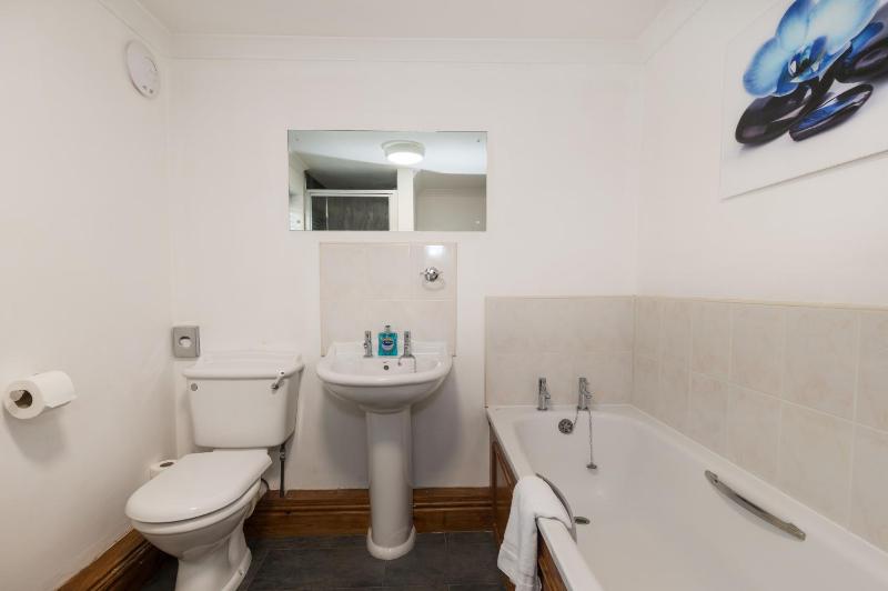 Two-Bedroom House image 3