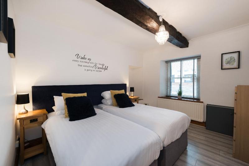 Two-Bedroom House image 4