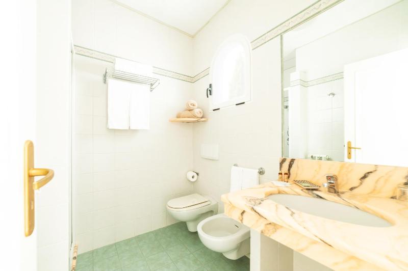 Economy Double Room with Spa Access image 4