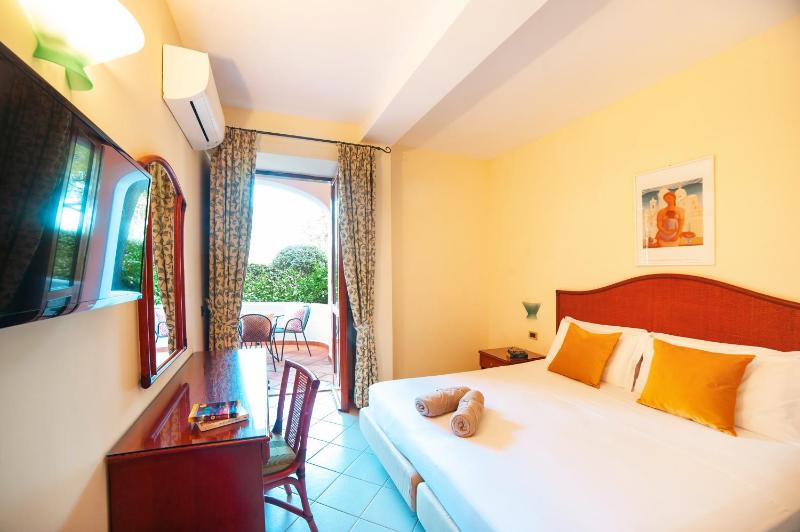 Economy Double Room with Spa Access image 3