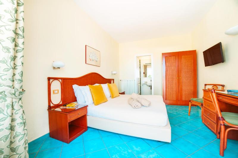 Double or Twin Room image 2