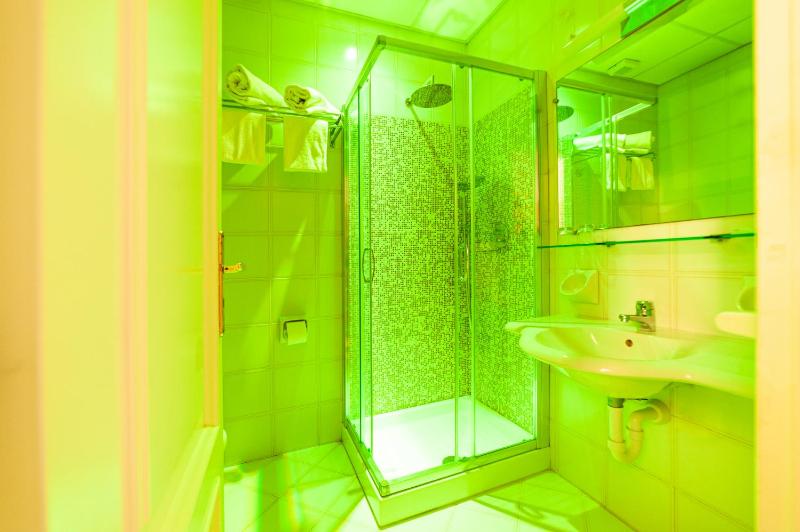 Double Room with Sea View image 4