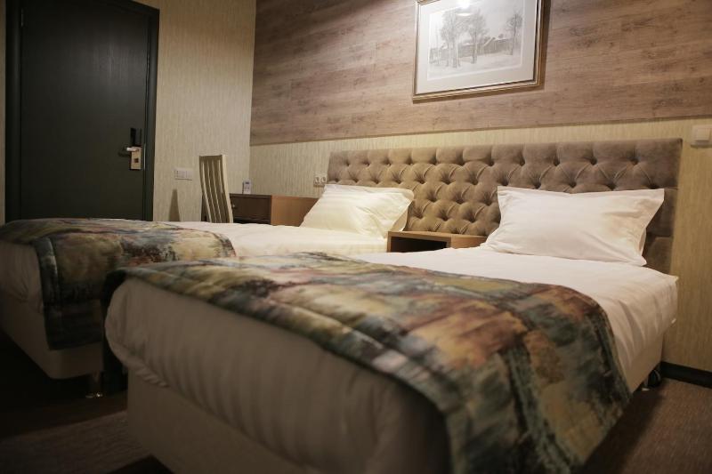 Standard Double or Twin Room image 3