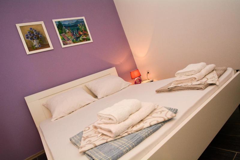 One-Bedroom Apartment image 4