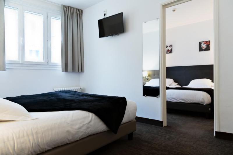 Quadruple Room image 2