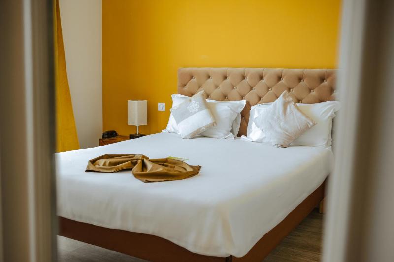 Double Room Courtyard Side image 3