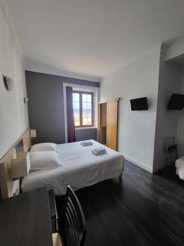 Deluxe Double Room with Sea View image 4