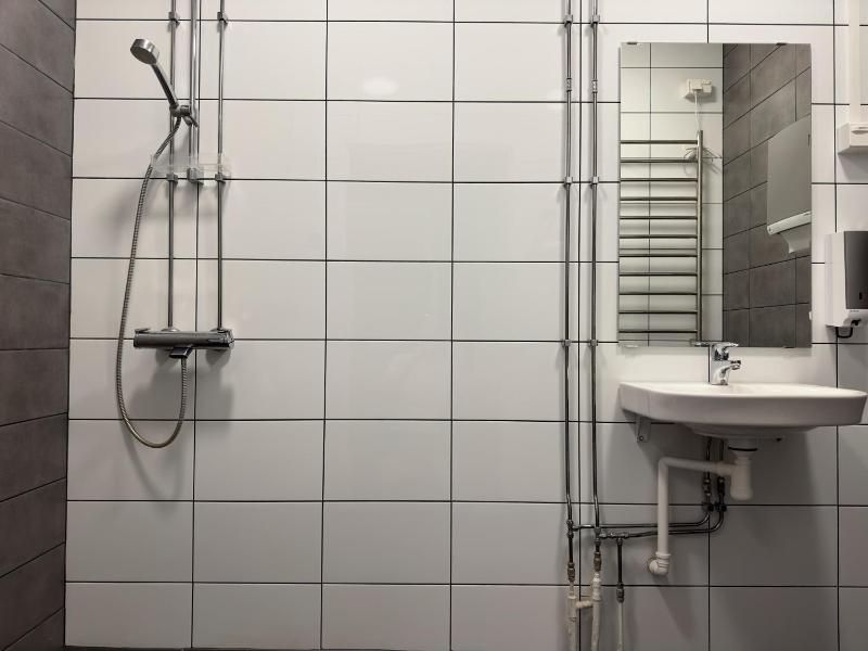 Single Room with Shared Bathroom image 4
