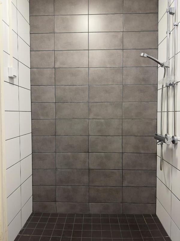 Single Room with Shared Bathroom image 2