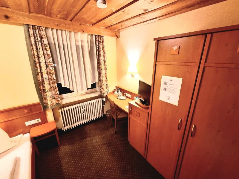 Economy Single Room - latest Check-in 2pm image 4